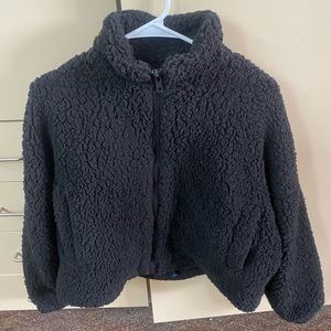 Women’s cropped fuzzy jacket